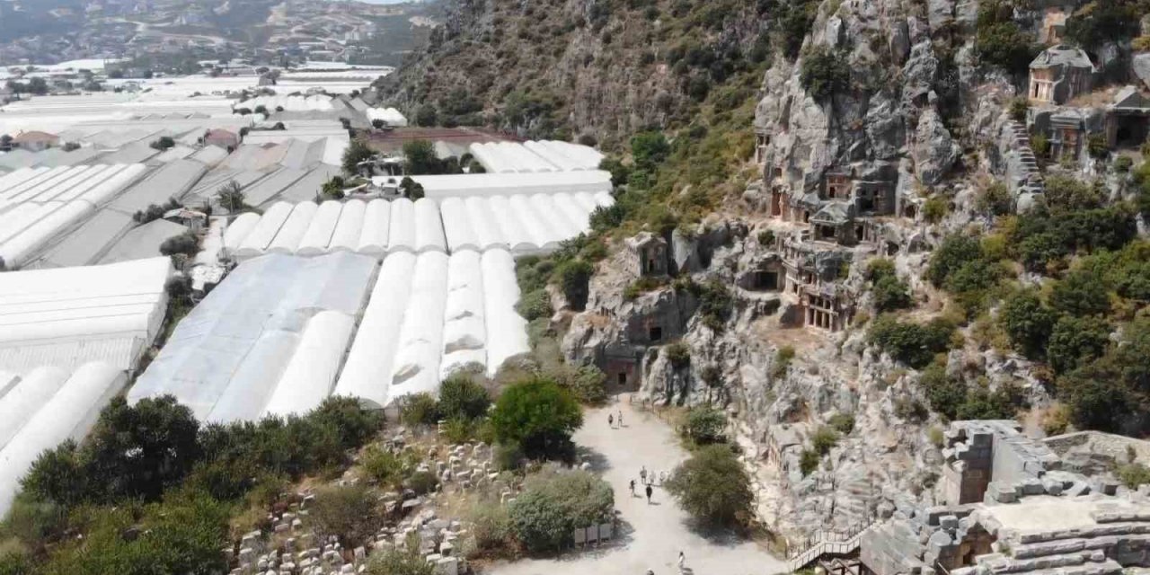 Geçmişi Binlerce Yıla Dayanan Myra Antik Kentinde Kazılar Tapulu Arazilere Takıldı