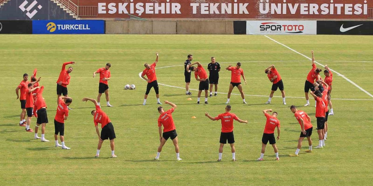 Milliler, Ermenistan Maçının Son Çalışmasını Estü Stadyumu’nda Yaptı