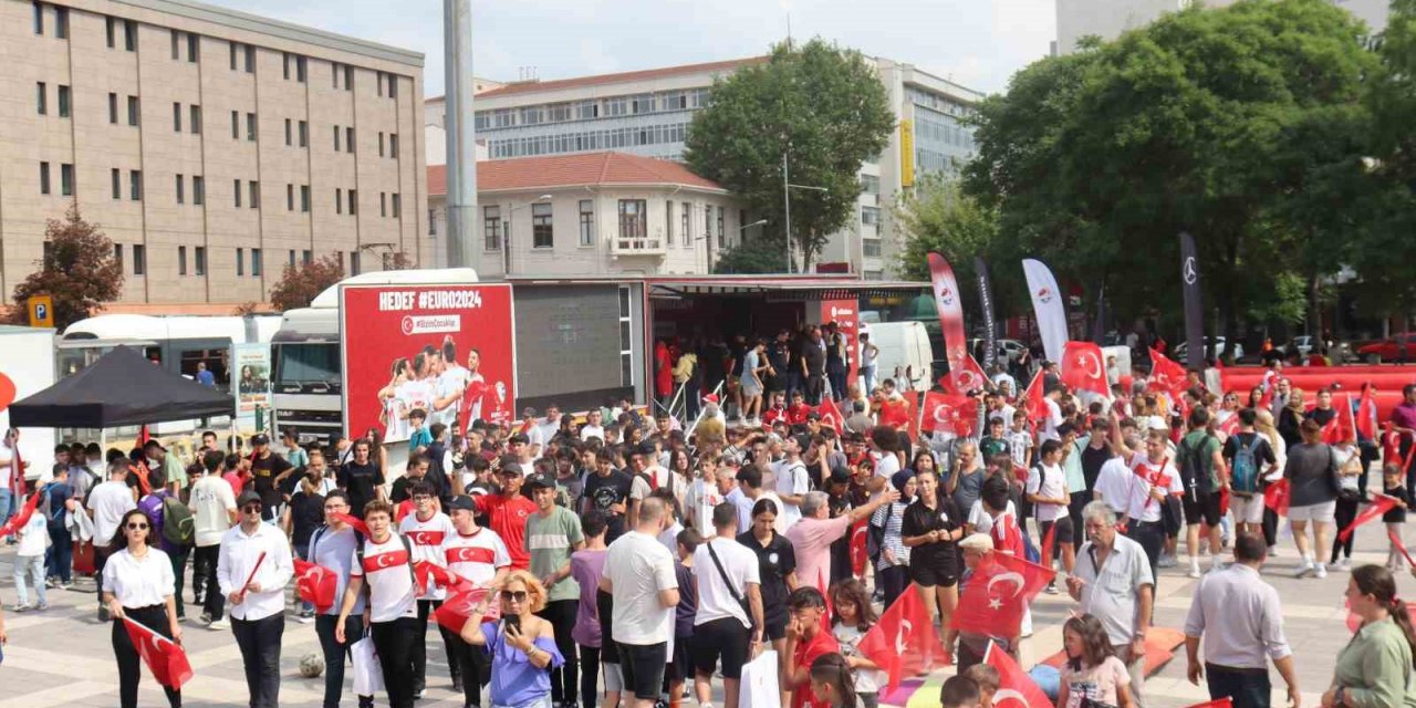 Türkiye Futbol Federasyonu Valilik Önündeki Etkinliklerine Devam Ediyor