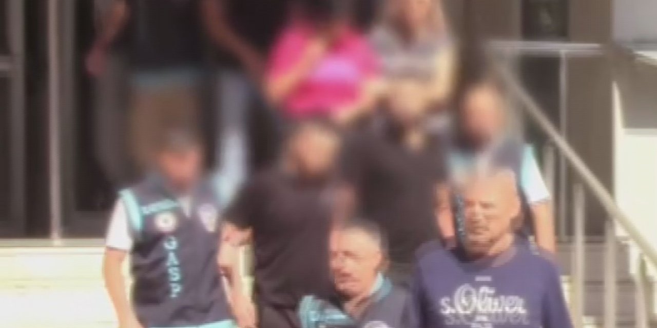 Sosyal Medyadan Tanıştığı Şahısları Eve Davet Ederek Zorla Senet İmzalatan 4 Kişi Yakalandı