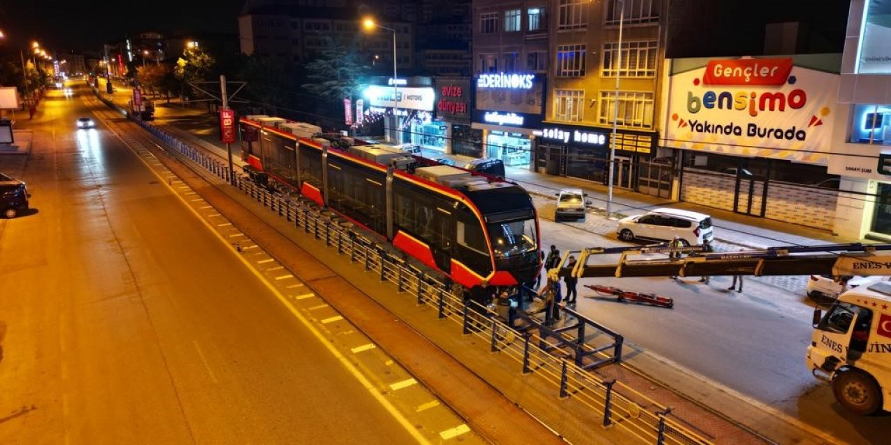 Talas Mevlana - Cumhuriyet Meydanı Raylı Sistem Hattına İlk Tramvay İndirildi