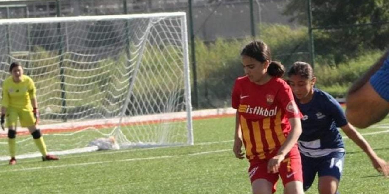 Develili Ayşegül Aydın U15 Milli Takıma Seçildi