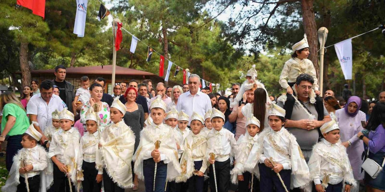 Konyaaltı’nda Renkli Sünnet Şöleni