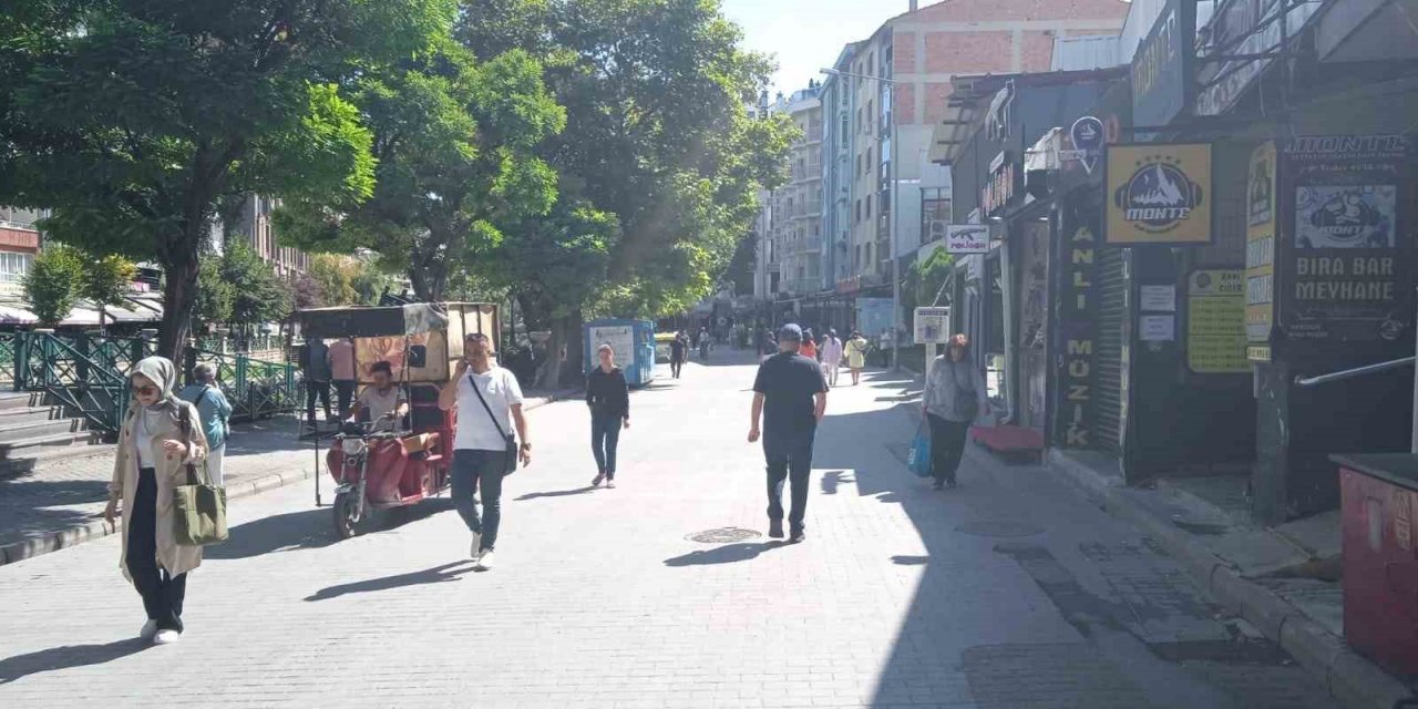 Eskişehir’de Okullar Açıldı, Merkez Tenhalaştı