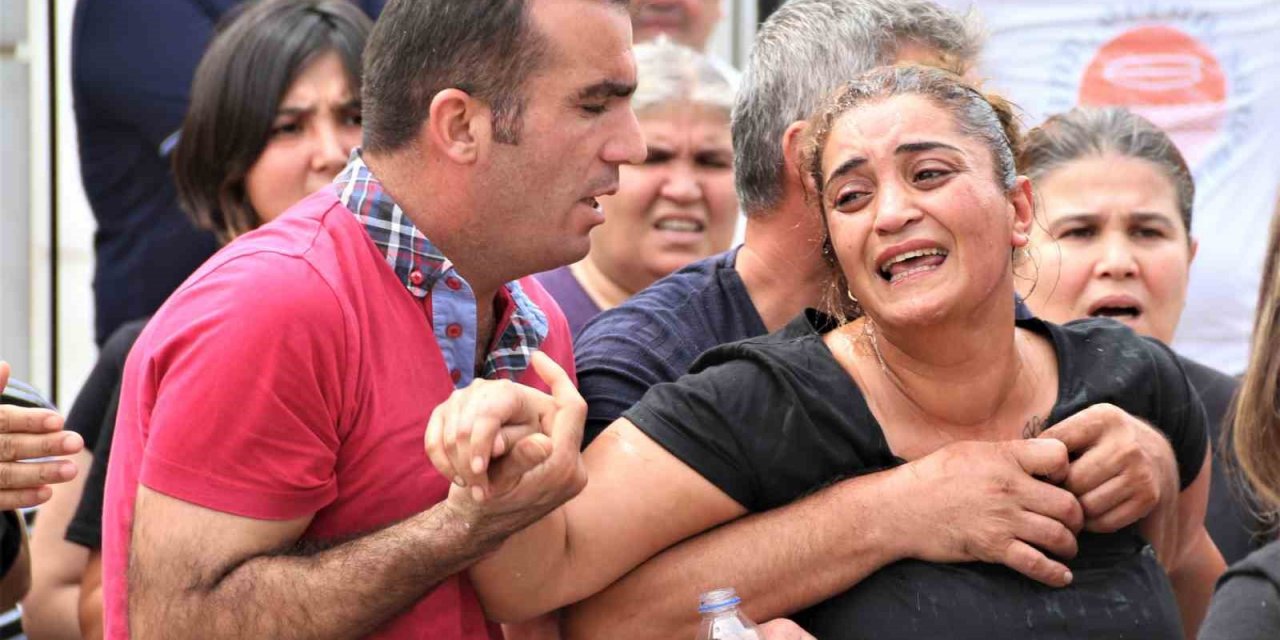 Antalya’da 3 Genç İçin Gözyaşları Sel Oldu, Aile Kapatılan Yola Tepki Gösterdi