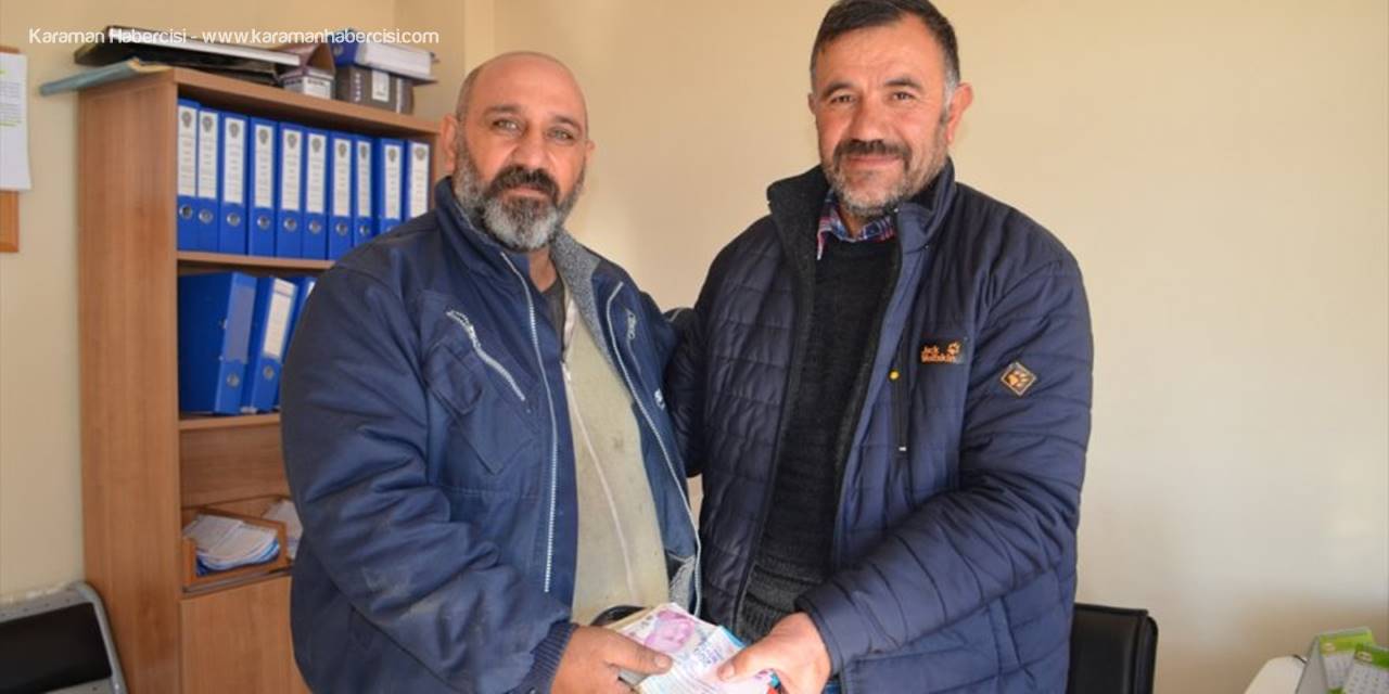 Konya'da Yolda Bulduğu 4 Bin Lirayı Sahibine Teslim Etti