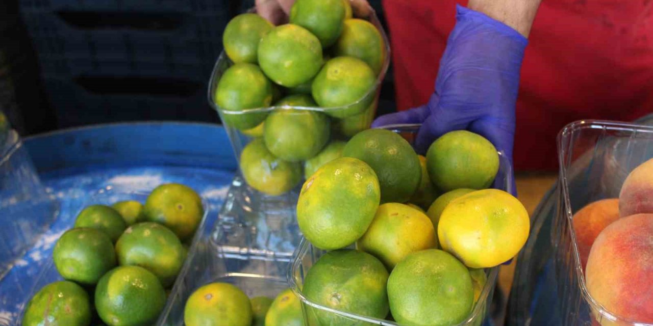 Eskişehir’de Manav Tezgâhlarında Kış Meyveleri Yerini Almaya Başladı