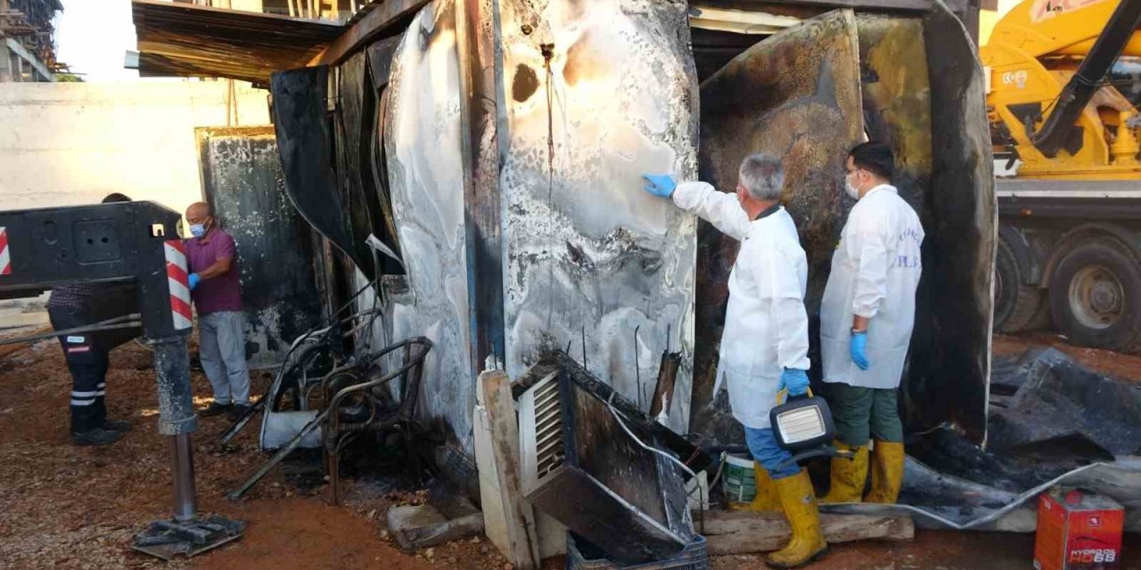 Yanan Konteynerdeki Vinç Operatörü Feci Şekilde Can Verdi
