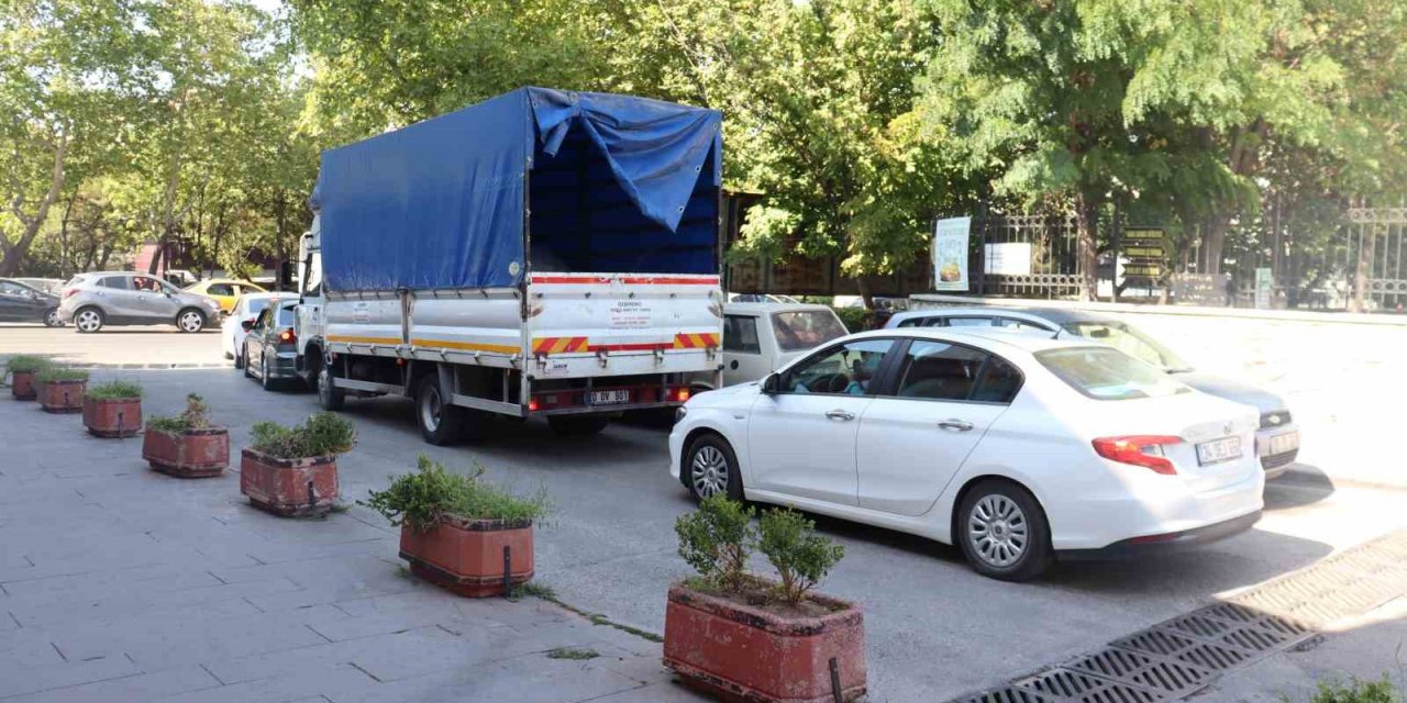 Okulların Açılmasıyla O Bölgedeki Trafik Sorunu Vatandaşların Tepkisine Neden Oldu