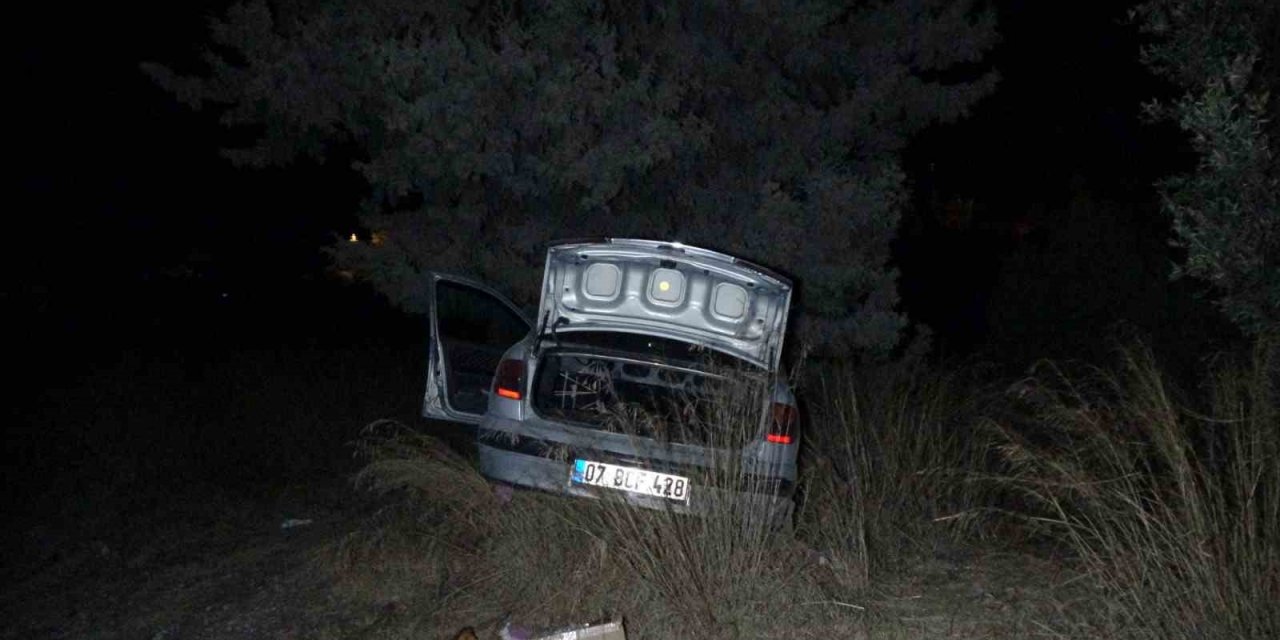 Ağaca Çarparak Tarlaya Düşmekten Son Anda Kurtuldu