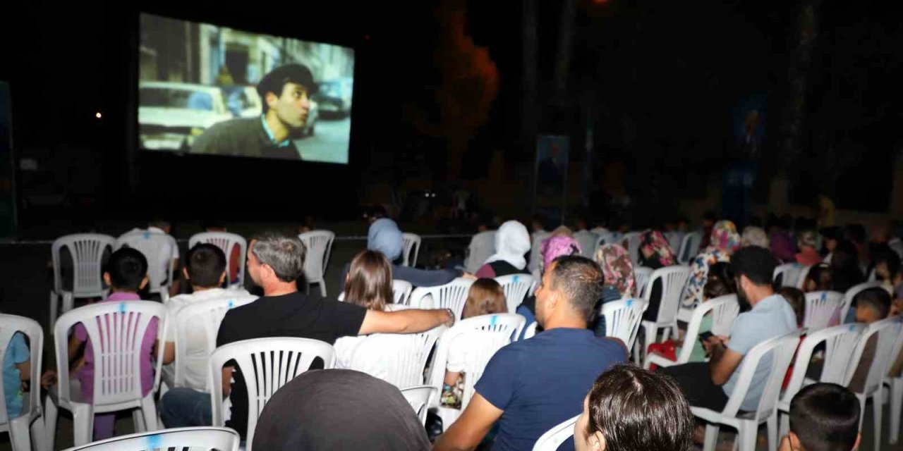 Akdenizliler Açık Hava Sinemasıyla Nostalji Yaşıyor