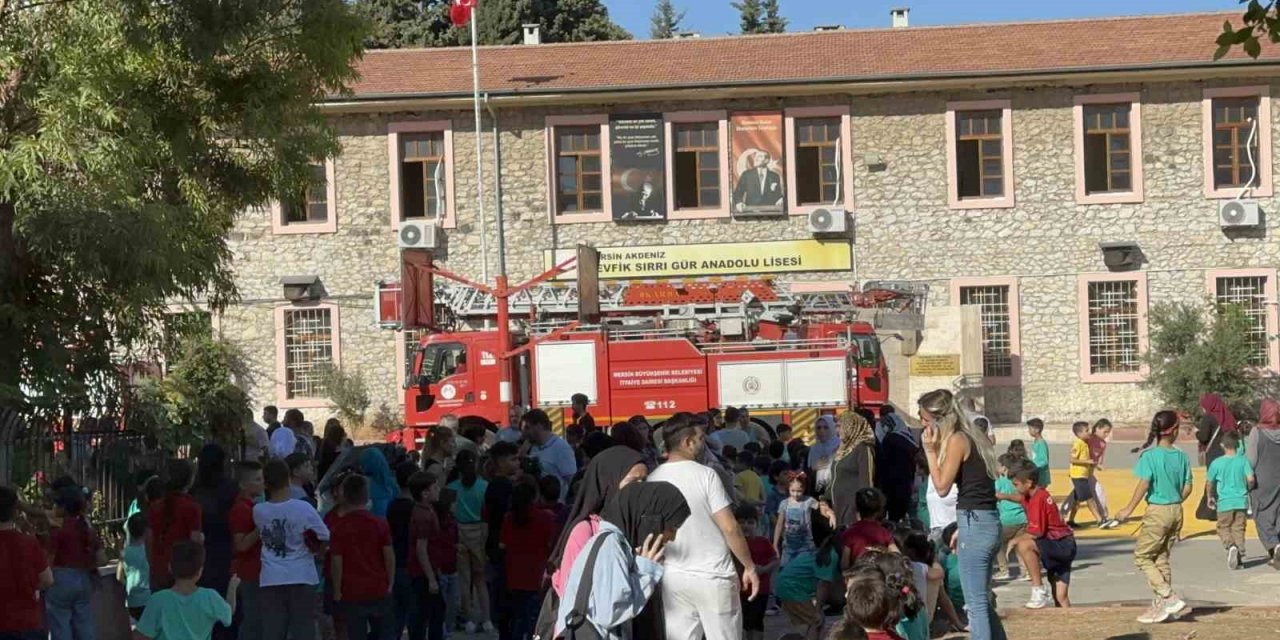 Mersin’de Okulda Çıkan Yangın Korkuttu