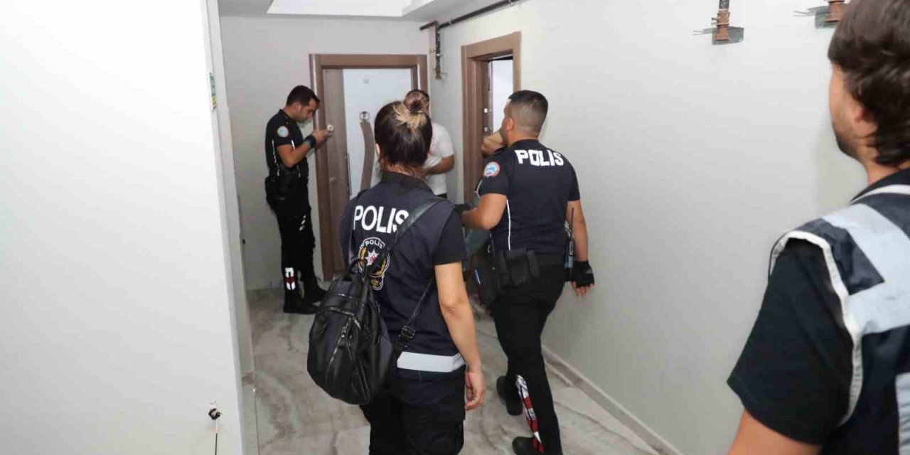 Mersin Polisinden Günübirlik Evlerde Denetim: 17 Aranan Şahıs Yakalandı