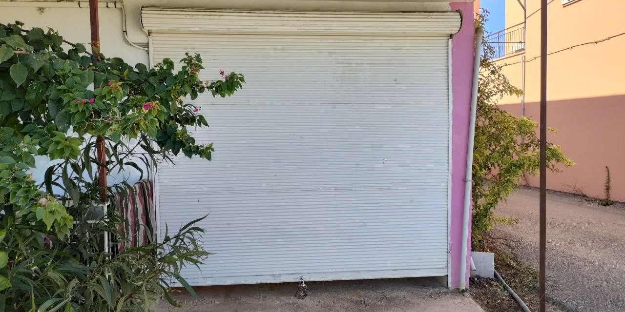 Kiracıya ’elektrik Sayacı’ Zulmü: Sayacı Depoya Taşıyıp Kapısına Çifte Kilit Vurdular