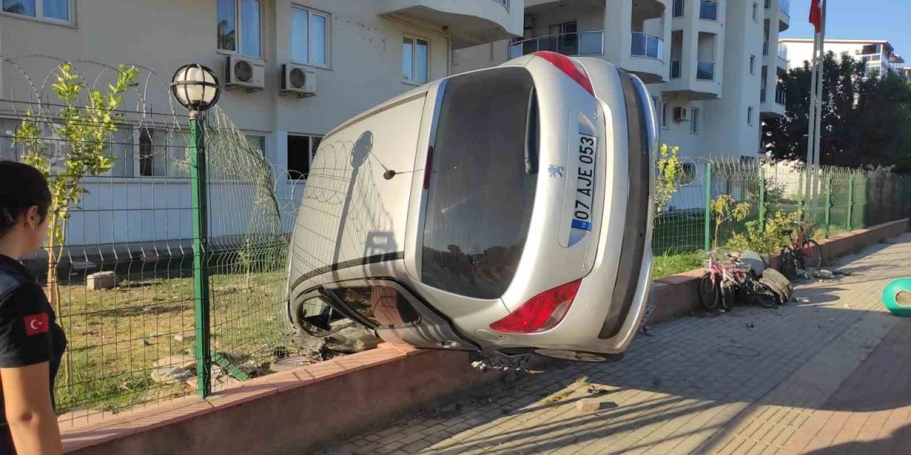 Kaza Yapan Sürücü Aracını Bırakıp Kaçtı