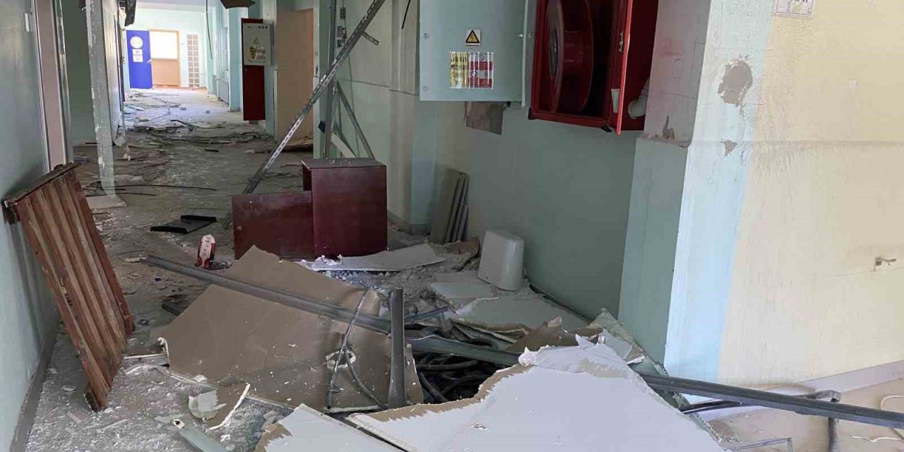 Mülk Sahibi İle İşletmeci Anlaşmazlığı Sebebiyle Boşaltılan Okulu Hırsızlar Savaş Alanına Çevirdi