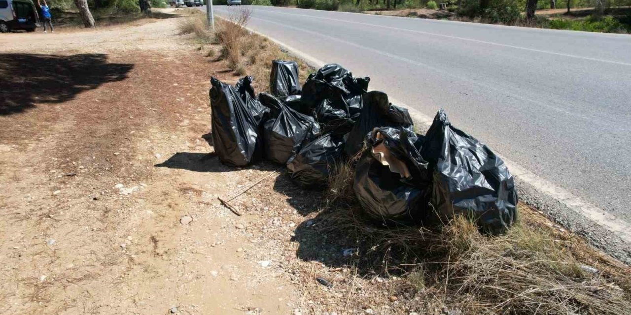 Dünya Çevre Temizlik Günü’nde Sorgun Çamlığı’nda Çöp Topladılar