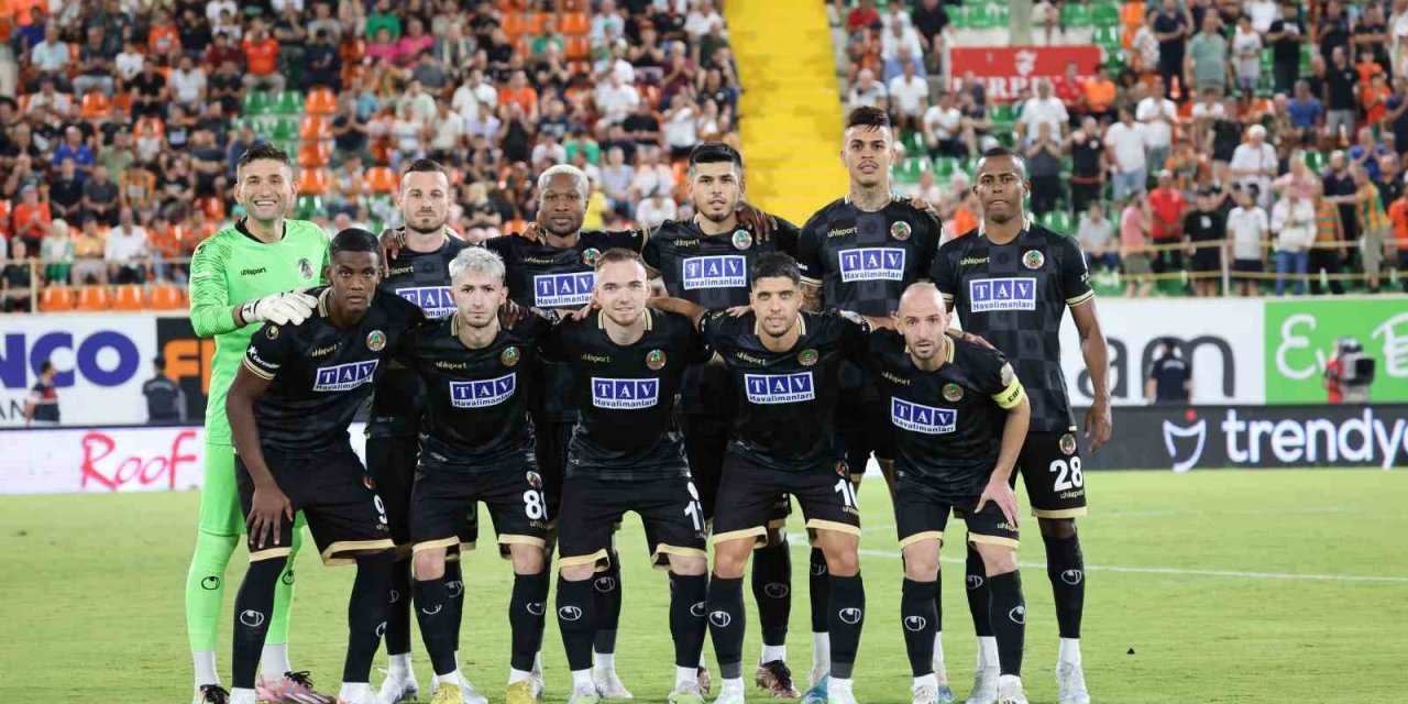 Trendyol Süper Lig: Corendon Alanyaspor: 2 - Kasımpaşa: 1 (ilk Yarı)