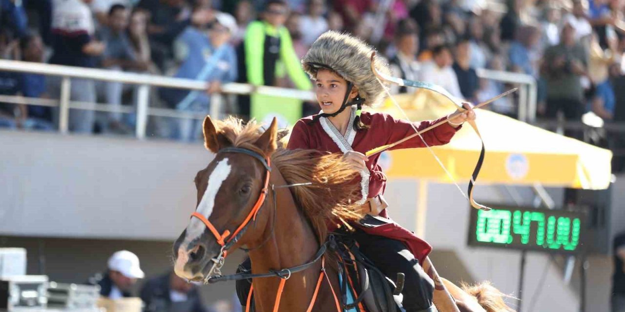 Atlı Okçuluk Final Müsabakaları Nefes Kesti