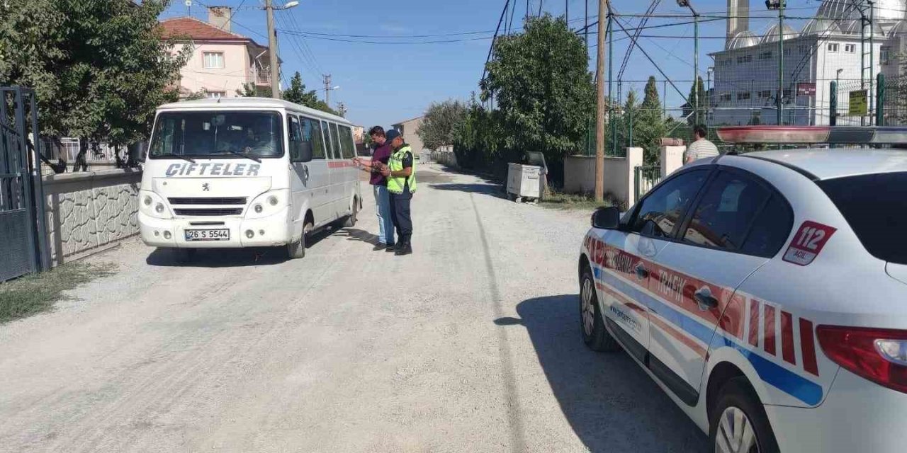 Jandarma Ekiplerinden Okul Servislerine Denetim