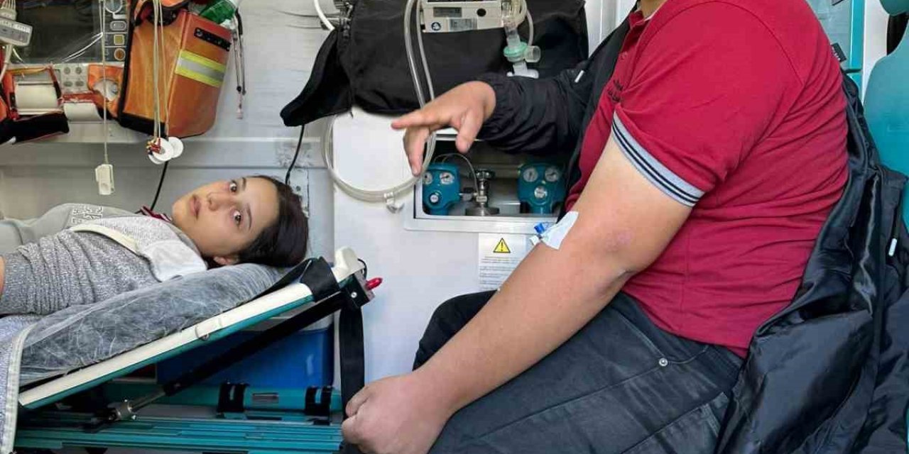 Okula Giden İki Kardeşe Otomobil Çarptı