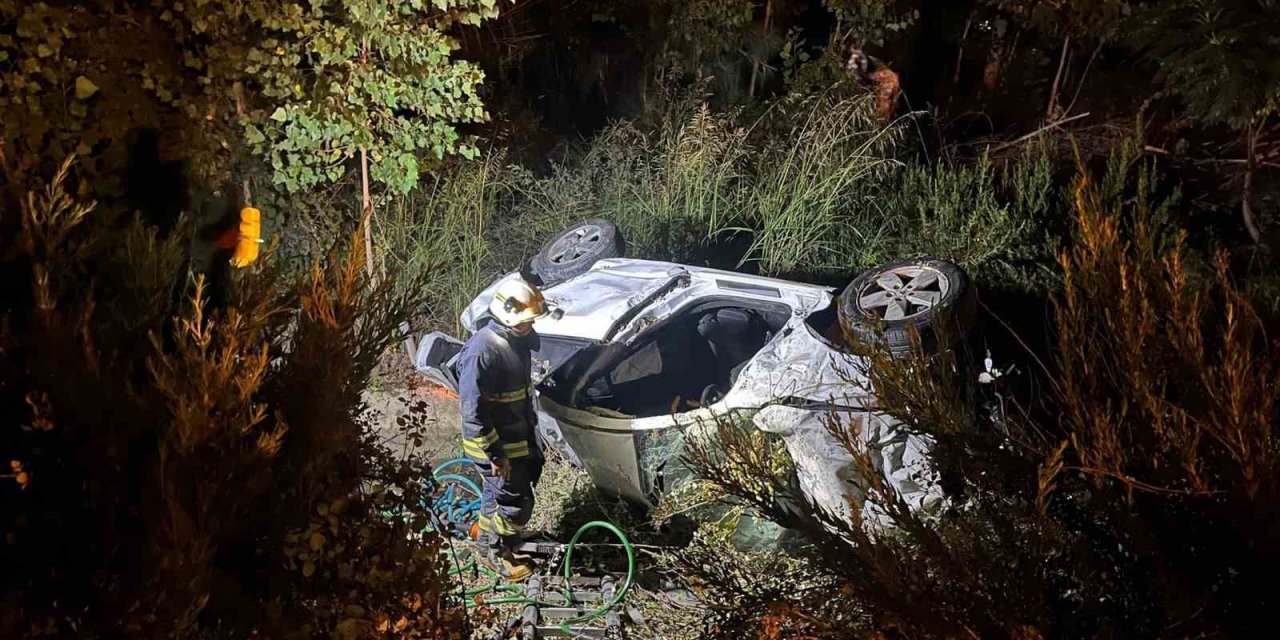 Şarampole Uçan Otomobildeki 2 Kişi Hayatını Kaybetti