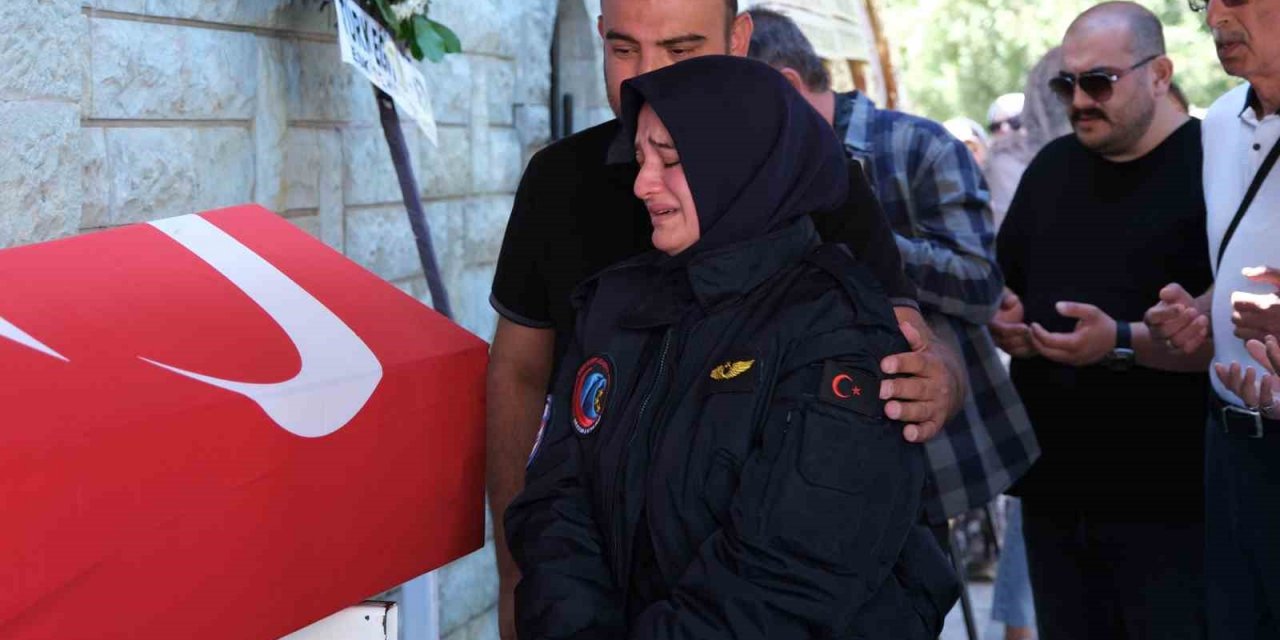 Pilot Mehmet Akif Tutuk Gözyaşları İçinde Son Yolculuğuna Uğurlandı