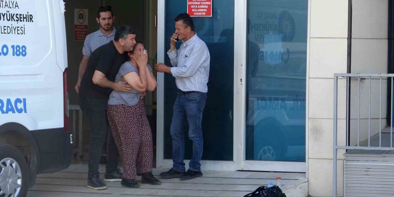 Şarampole Uçan Otomobilde 2 Kişi Hayatını Kaybetti