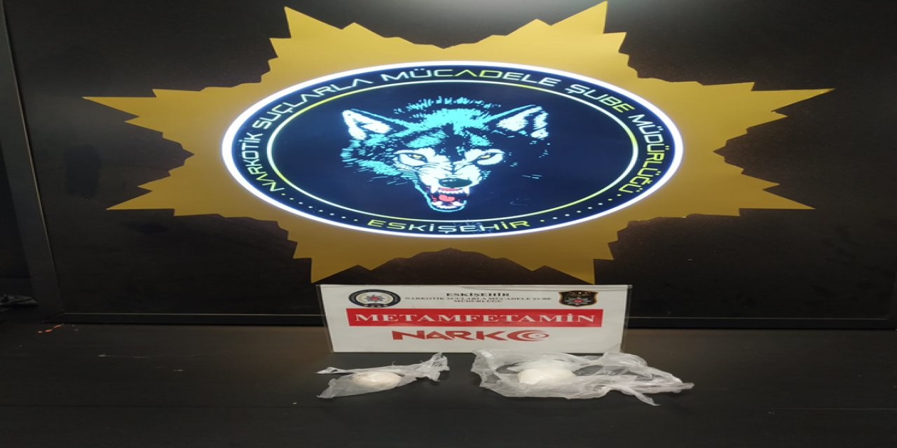 Şüpheli Şahısların Üzerindeki Uyuşturucu Maddeler Ele Geçirildi