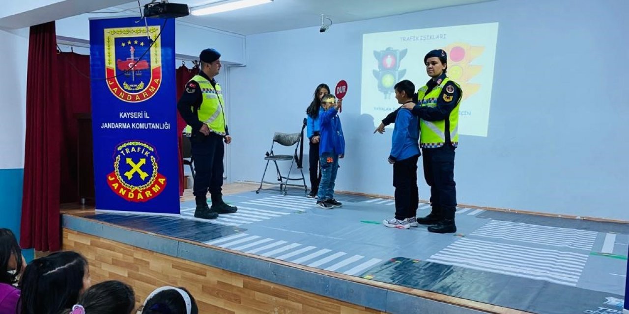Jandarma’dan 428 Öğrenciye Trafik Eğitimi