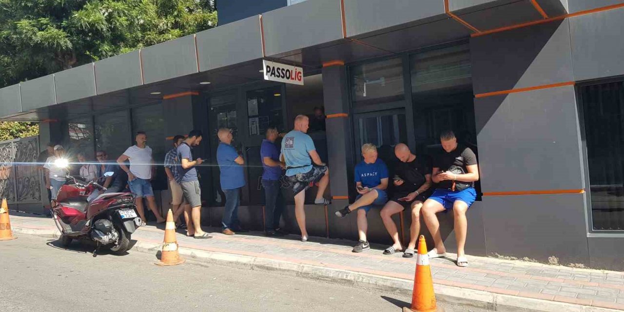 Alanya’ya Tatile Gelen Hollandalı Turistlerin Szymanski Kuyruğu