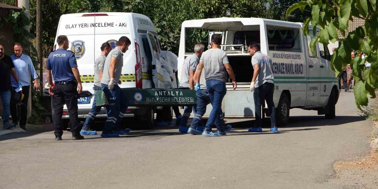 Antalya’da Eşini Av Tüfeğiyle Öldüren Koca Tutuklandı