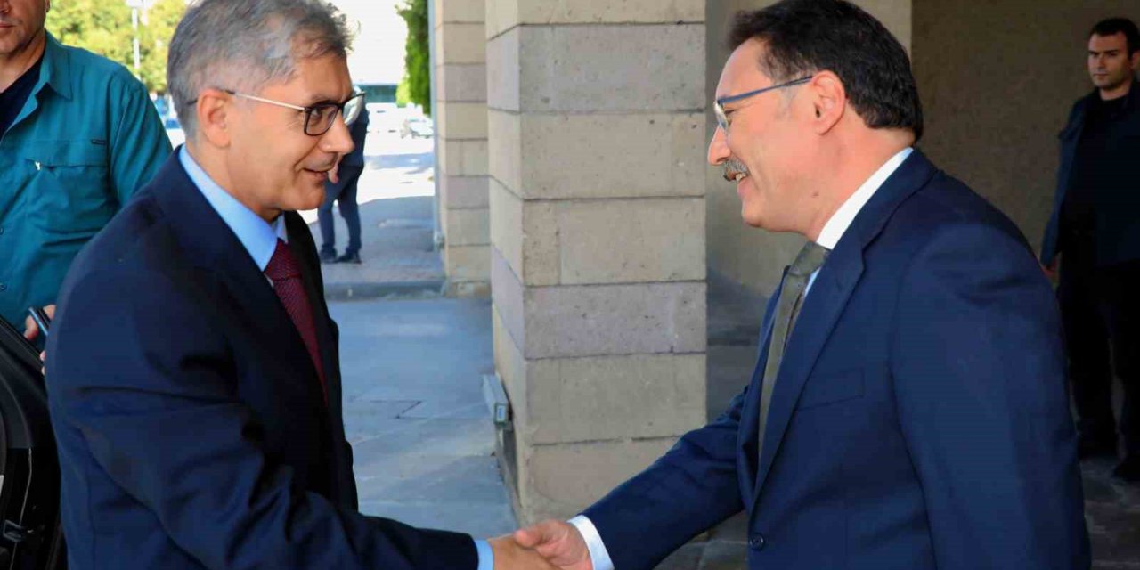 Niğde Valisi Cahit Çelik, Vali Çiçek’i Ziyaret Etti