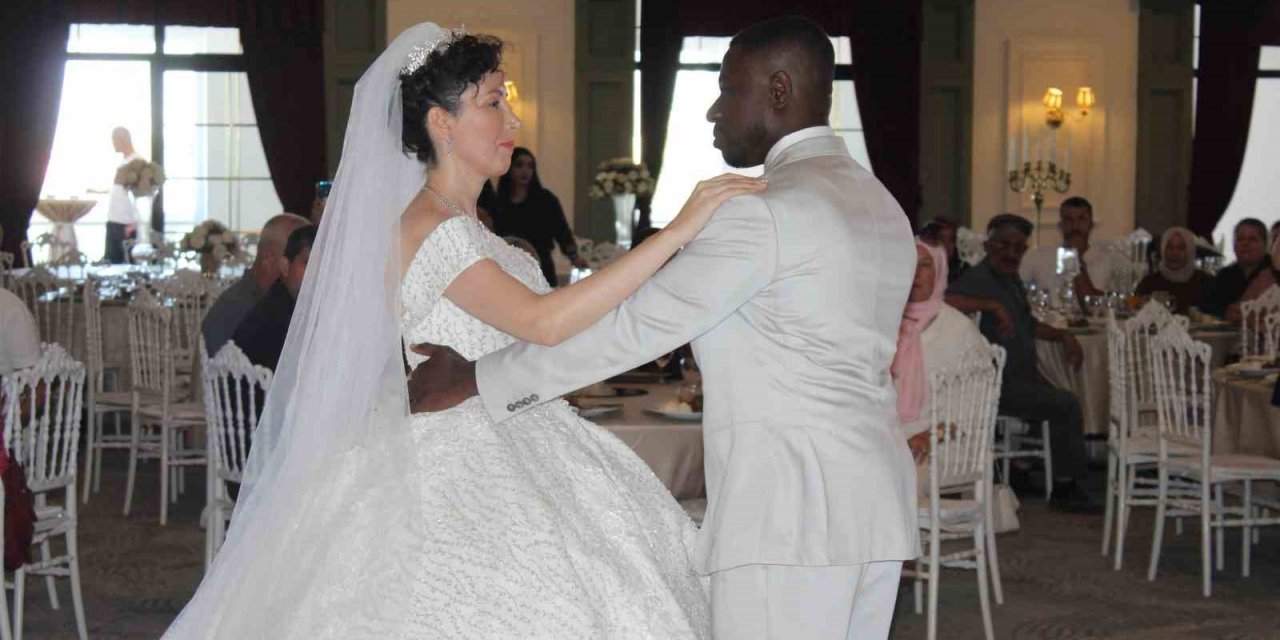 Amerika’da Başlayan Aşk Eskişehir’de Mutlu Sonra Bitti