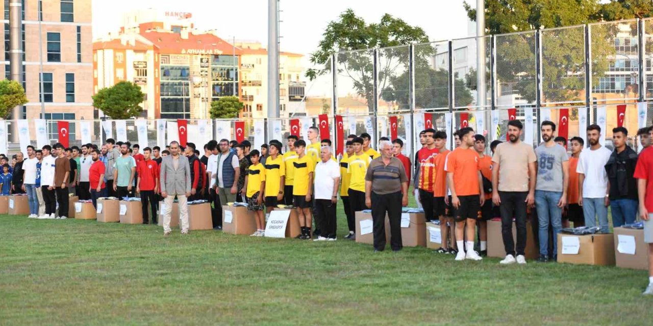 Başkan Büyükkılıç’tan Amatör Spora 1,5 Milyon Tl’lik Malzeme Desteği