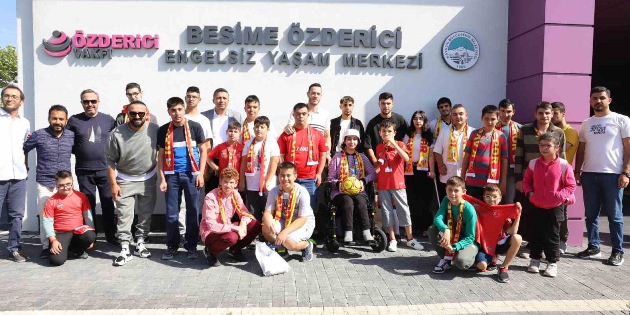 Özel Çocuklar Kayserisporlu Futbolcularla Buluştu