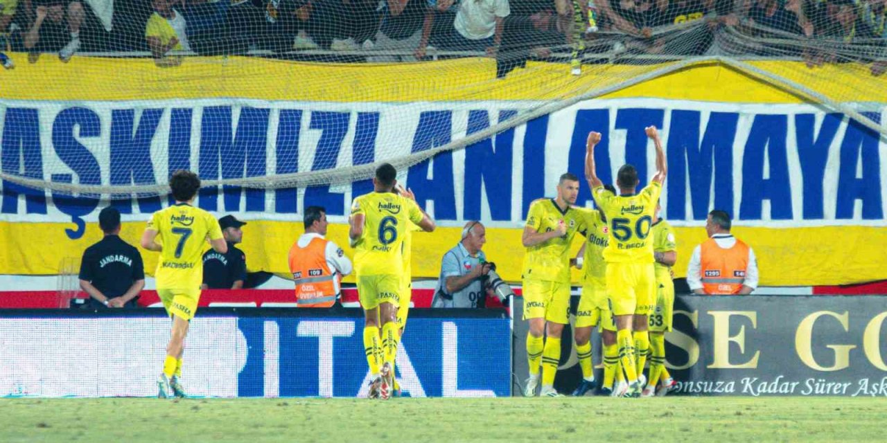 Trendyol Süper Lig: Corendon Alanyaspor: 0  - Fenerbahçe: 1 (ilk Yarı)