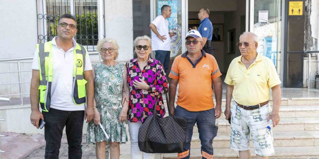 Belediye Personelinden Örnek Davranış