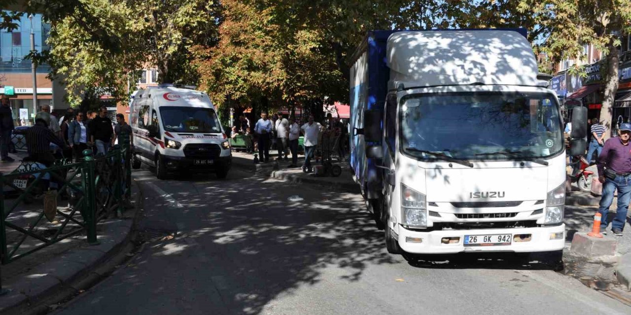 Ambulansın Yolunu Kapatan Araç Vatandaşın Tepkisini Topladı