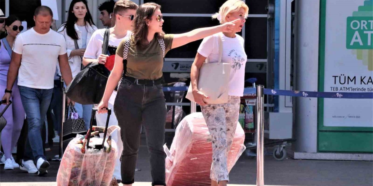 Antalya 8 Ayda 10 Milyonu Aşkın Turist Ağırladı