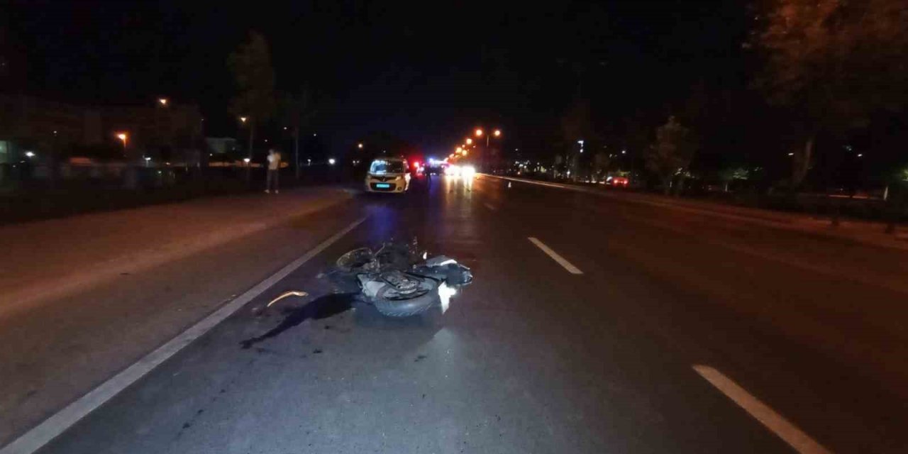 Motosiklet Beton Mikserine Arkadan Çarptı: 1 Ölü, 1 Yaralı