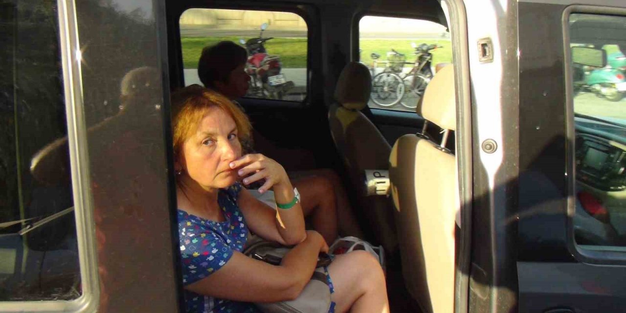 Korsan Turist Taşırken Yakalandı, Müşterisine "bugün Yok, Polis Beni Yakaladı, Yapacak Bir Şey Yok” Dedi