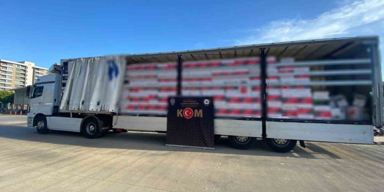 Antalya’da Tıra Yüklenmiş 10 Milyon Boş Makaron Ele Geçirildi