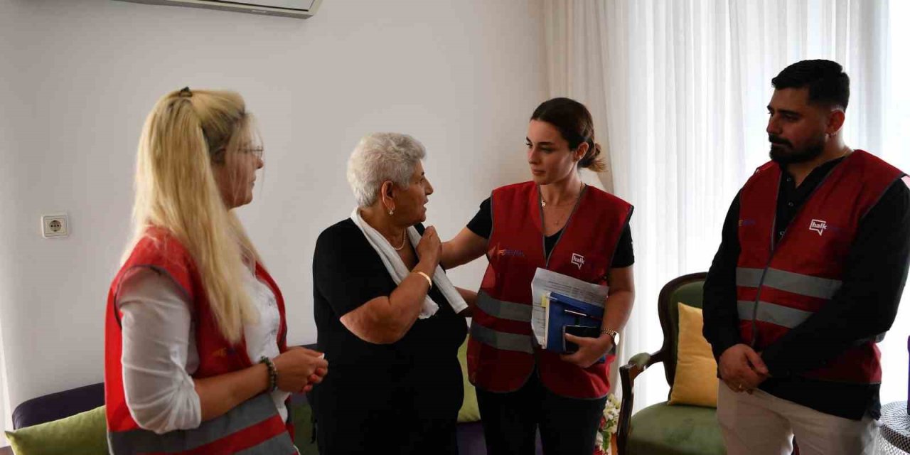 Yaşlılara Evlerinde Ziyaret Edip İsteklerini Dinlediler