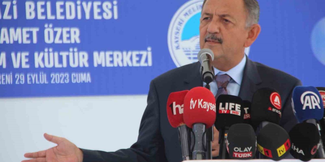 Bakan Özhaseki: "1 Milyon 900 Bin Vatandaşımız Evlerinin Dışında"