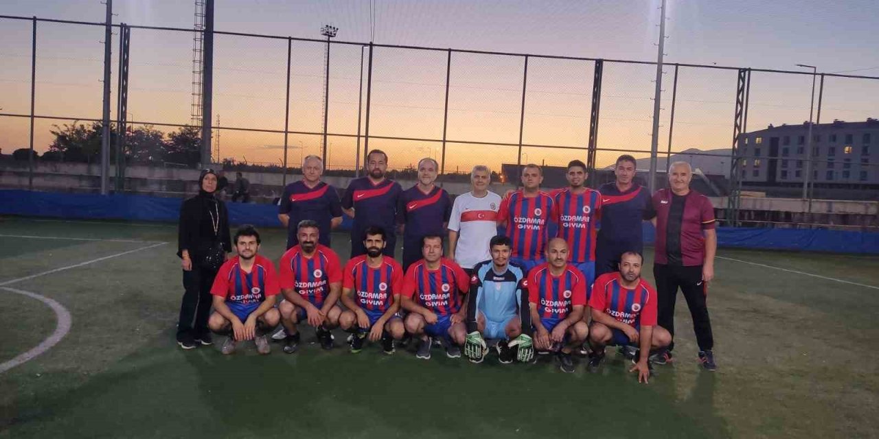 En Özel Maç: Niğde Protokolü İşitme Engelliler İle Dostluk Maçına Çıktı