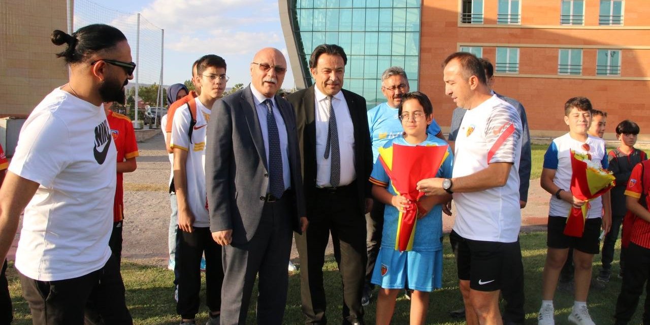 Milli Eğitim Müdürlüğünden Kayserispor’a Moral Ziyareti