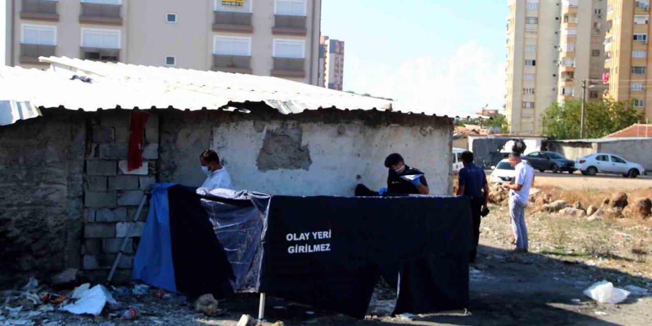 Antalya’da Boş Arazide Erkek Cesedi Bulundu