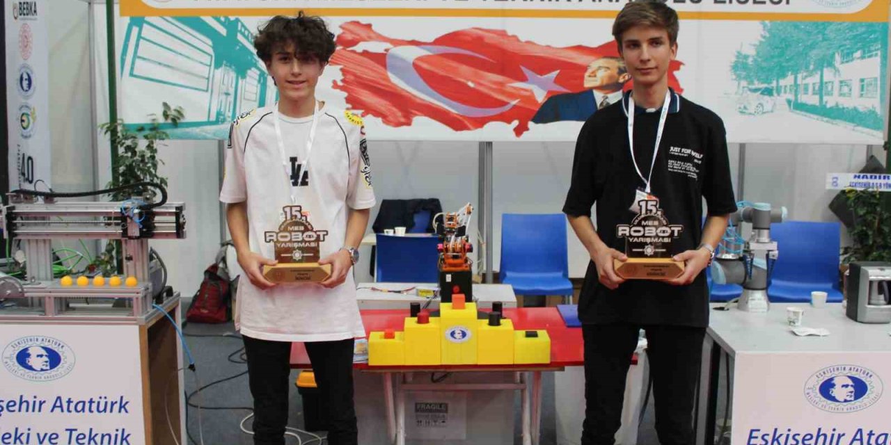 Robot Yarışmasında Dünya Birincisi Ve İkincisi Olan Lise Öğrencileri Başarı Sürecini Anlattı