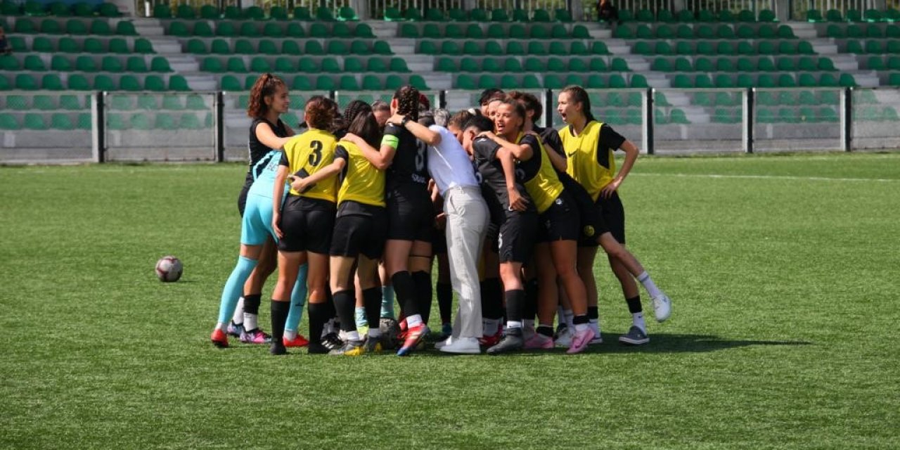 Eskişehirspor Kadınlar 3. Lig Yolunda Terlemeden Tur Atladı